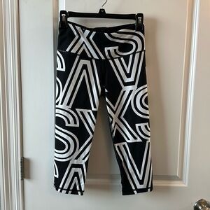 Victoria’s Secret Sport Crop Leggings Size Small